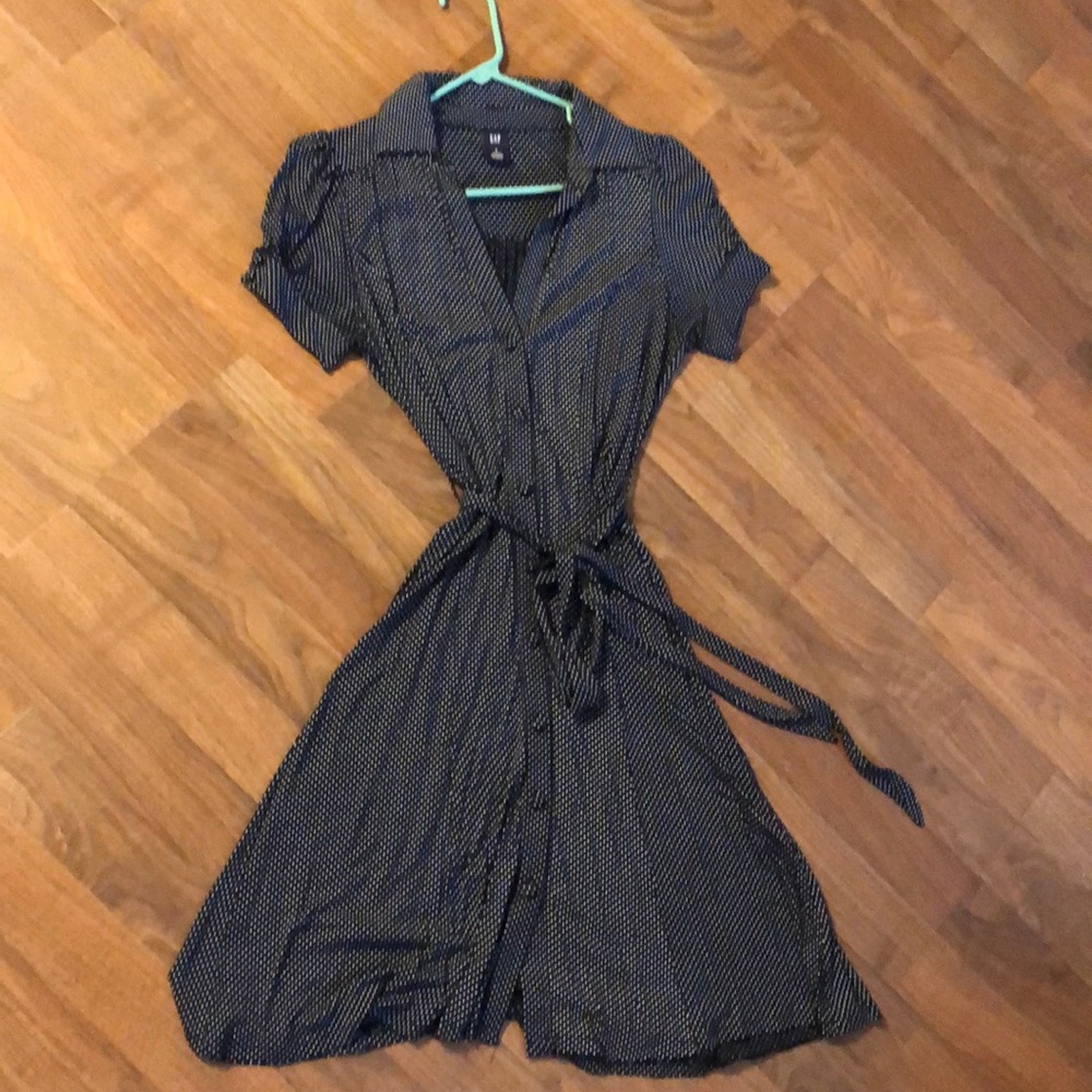 Polka dot Gap size 6 dress with belt